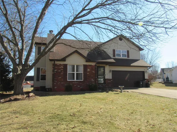 612 Woodgate St, Farmington, MO 63640