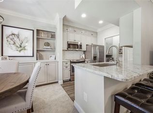 11622 Tomahawk Creek Pkwy APT E, Leawood, KS 66211