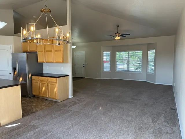 3 bed, 2062 sqft, $2,800 — Photo 2