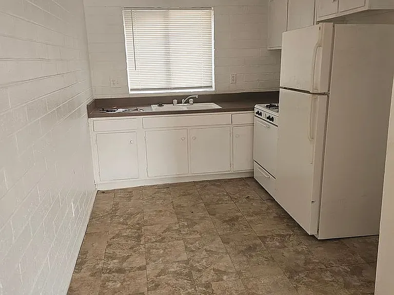Oakwood Terrace **1 MONTH FREE MOVE IN SPECIAL — Photo 9