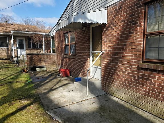 2nd image of 2065 Sunset Dr #F