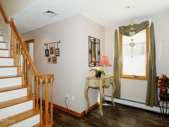 4th image of 45 Winston Dr