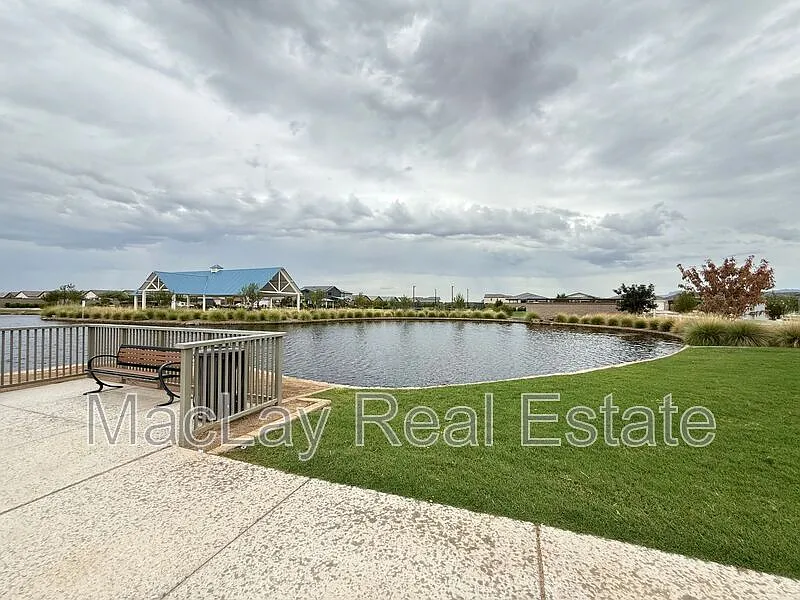 3 bed, 2.0 bath, 1230 sqft, $1,900 — Photo 3