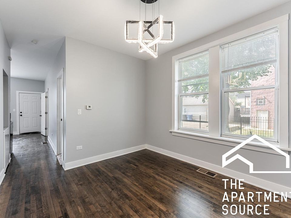 1st image of 1922 N Wilmot Ave APT 1R