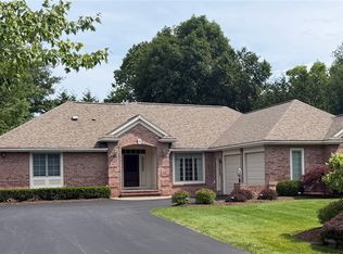 34 Crossbow Dr, Penfield, NY 14526