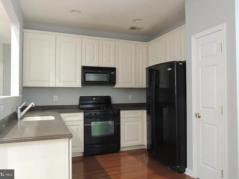 121 Chancellor Dr — Photo 12