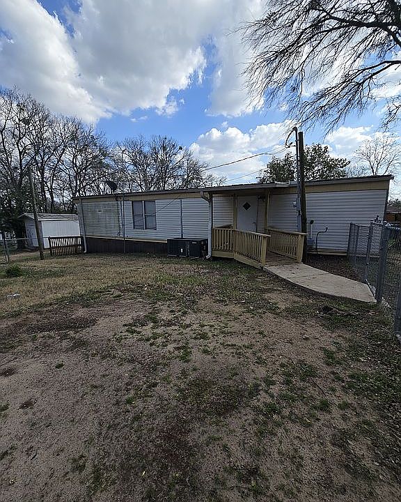 1st image of 218 Hollyglen St