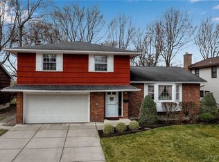 118 Ponderosa Dr, Williamsville, NY 14221