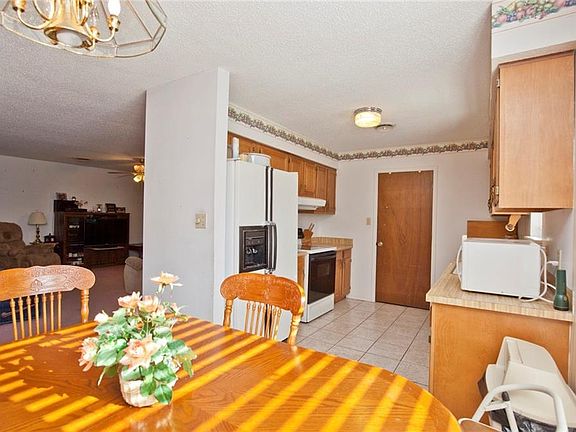 3rd image of 2513 Westridge Dr