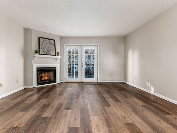 4th image of 215 Hawkins Ln #92C
