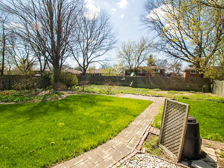 179 Burnside Dr #LOWER — Photo 24