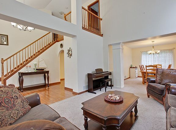 3rd image of 1072 Norfolk Ln