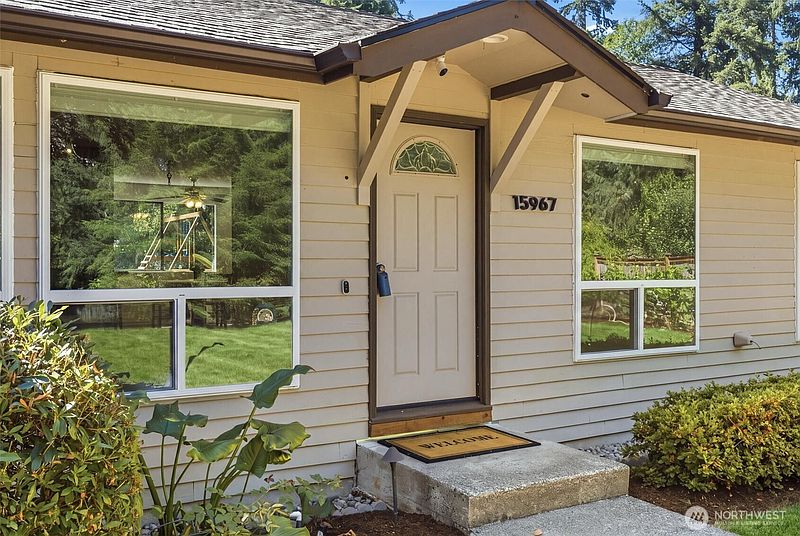 3rd image of 15967 186th Avenue NE