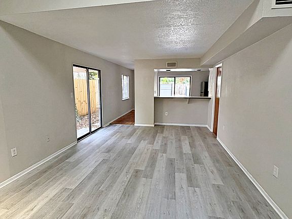 4th image of 5329 Blue Grass St