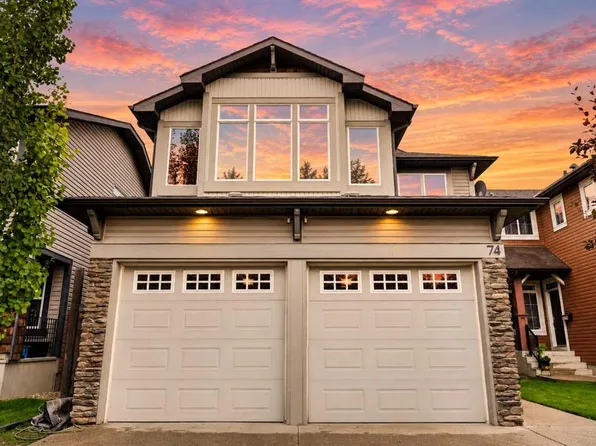 74 W Autumn Cir SE, Calgary, AB T3M 0J7