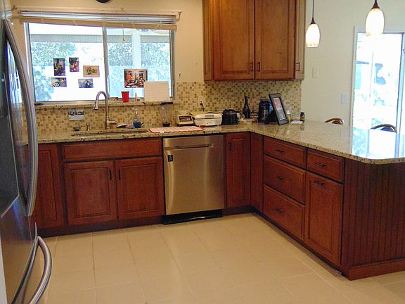 3rd image of 750 SE Portage Ave