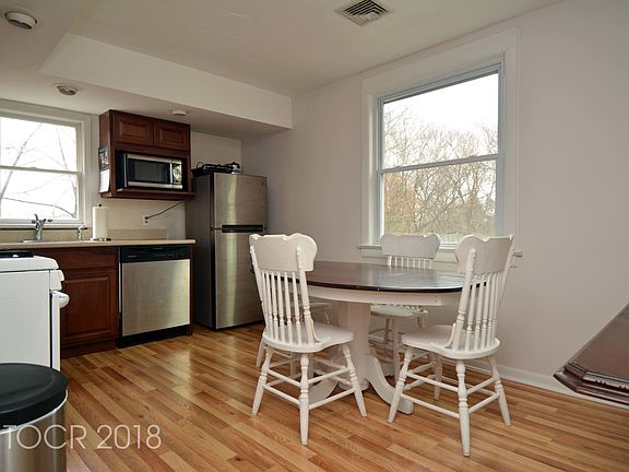 5th image of 119 Birch St