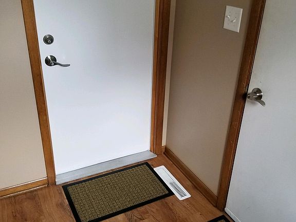 3rd image of 816 2nd St NW APT 1