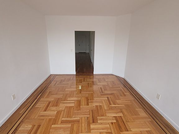 3rd image of 3204 Holland Ave APT 4F