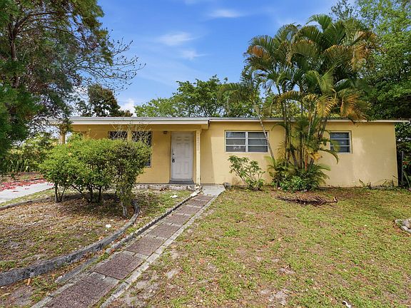 2nd image of 1201 NE 206th Street