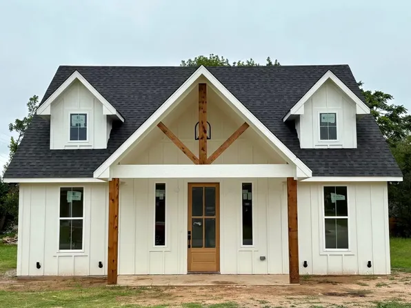 301 S Oak St, Boyd, TX 76023