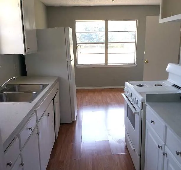 307 E South Boundary St #8 — Photo 1