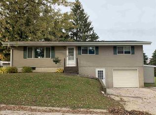 107 11th Ave NW, Waukon, IA 52172