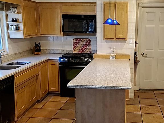 5th image of 29705 Linden St