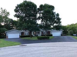 21500 Lees Ct, Brookfield, WI 53045