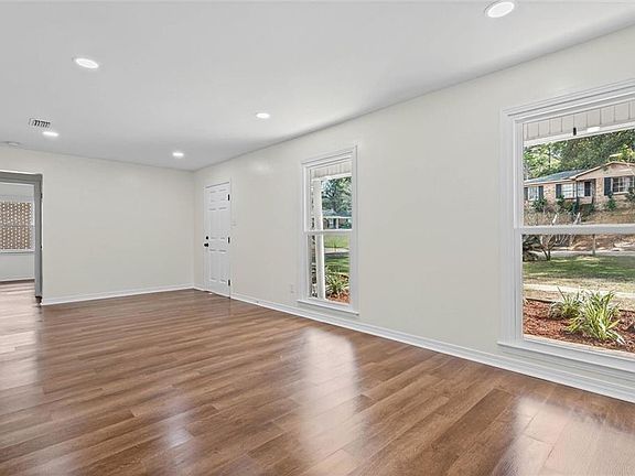 3rd image of 510 Woodlore Dr
