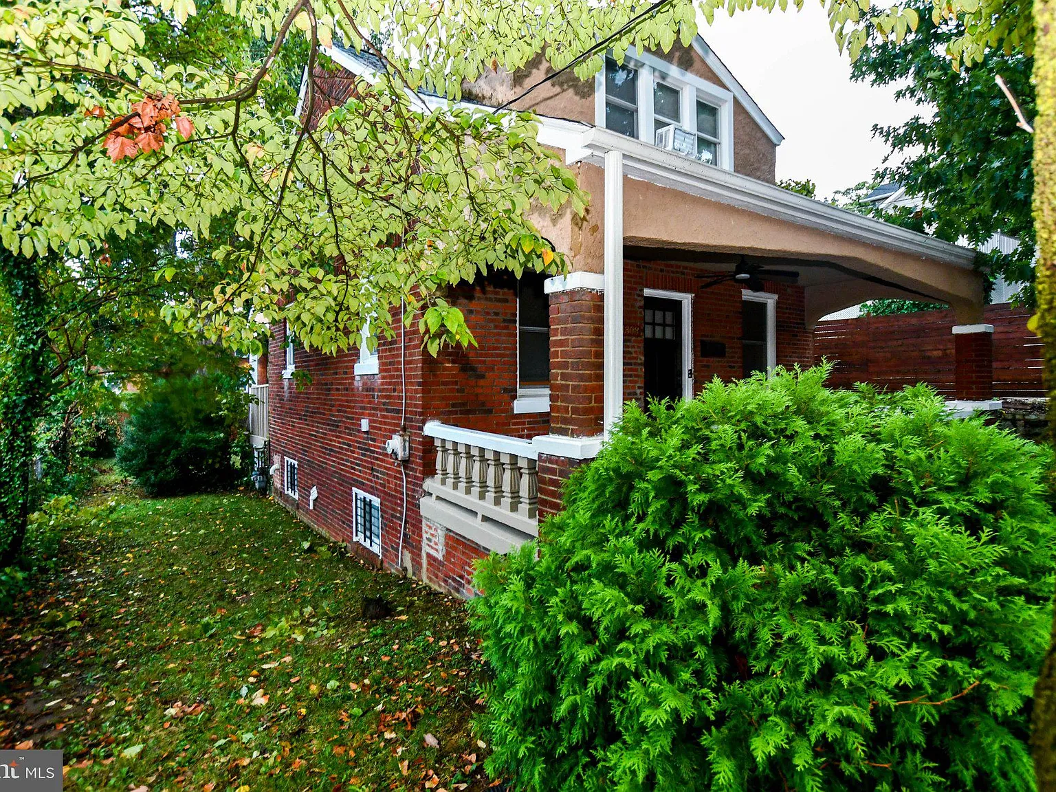 3 bed, 2.0 bath, 1469 sqft, $2,900 — Photo 3