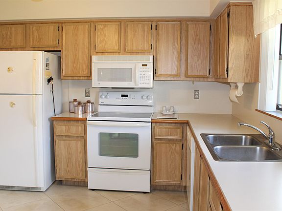 5th image of 9745 Pecan Tree Dr APT B