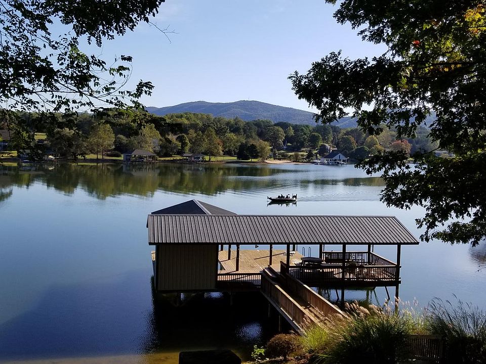 1st image of 520 Country Manor Ln