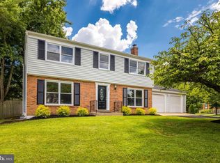 501 Merlins Ln, Herndon, VA 20170