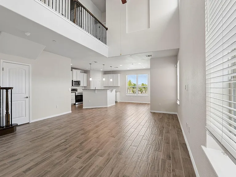 3240 E Whitestone Blvd #4 — Photo 5