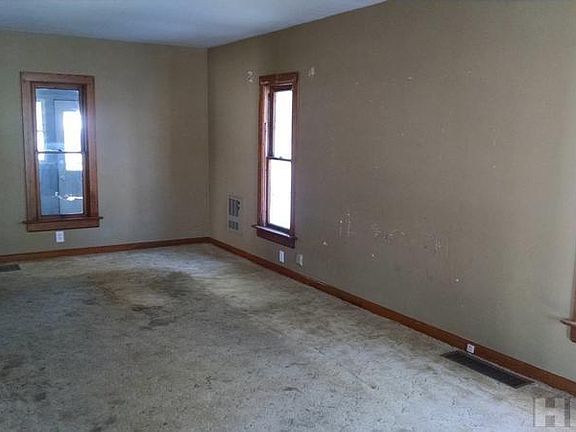 4th image of 425 N Sandusky Ave
