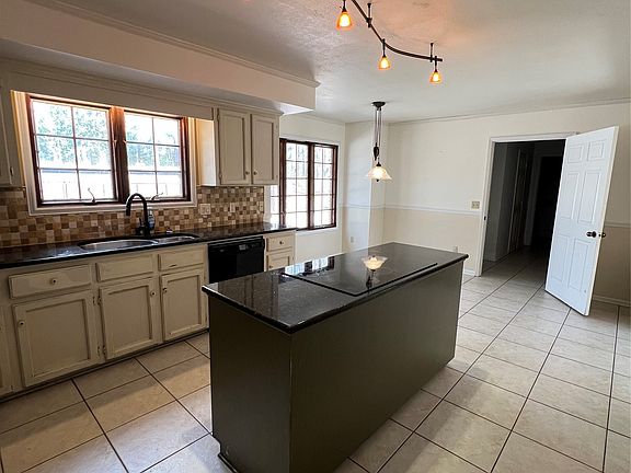 4th image of 133 Deer Run Strut