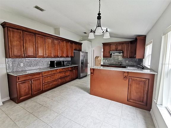 5th image of 6097 Froggatt St
