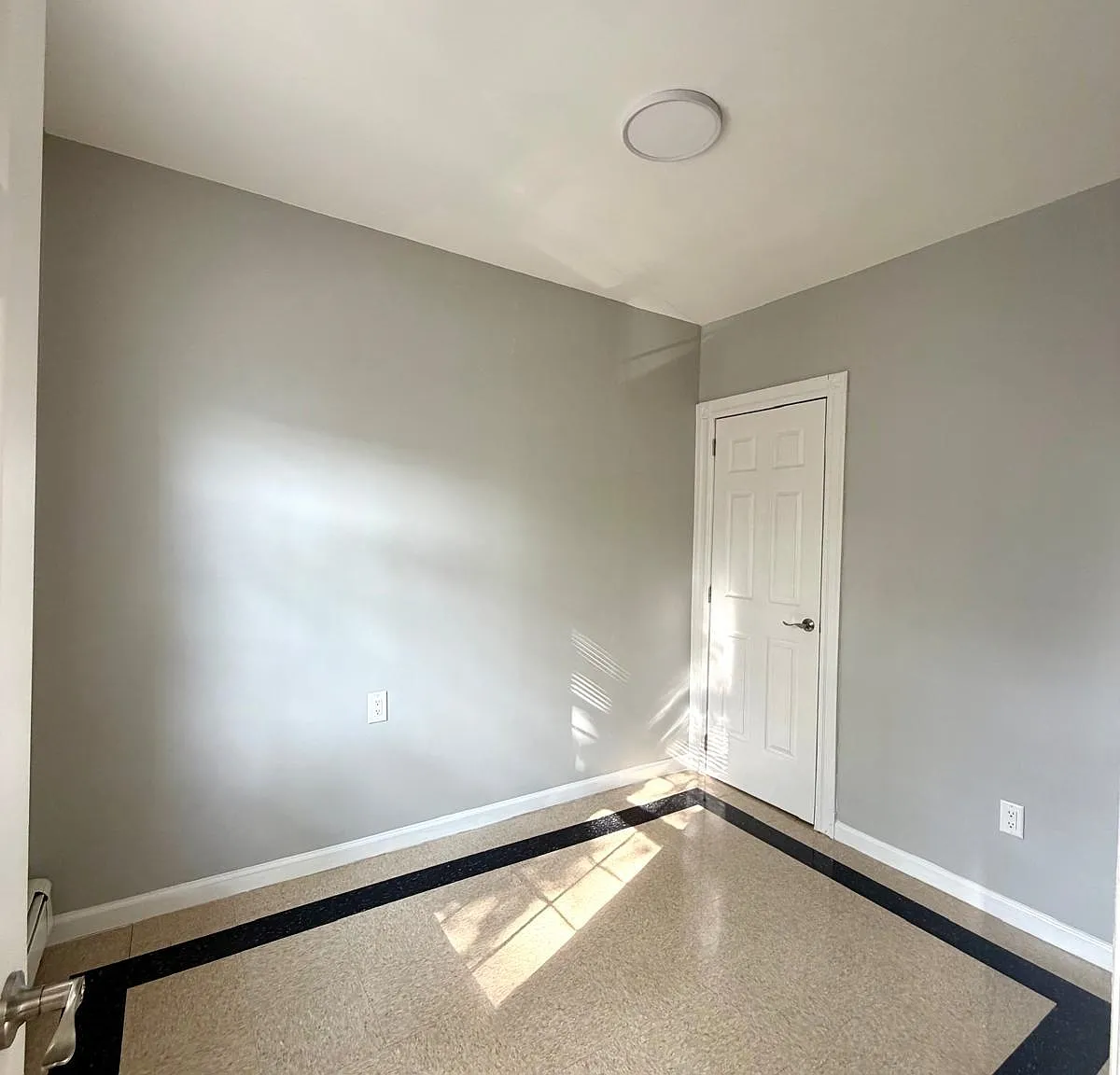 4 bed, 1.0 bath, 1500 sqft, $2,800 — Photo 3
