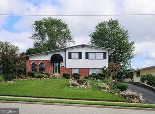 608 Warren Blvd, Broomall, PA 19008