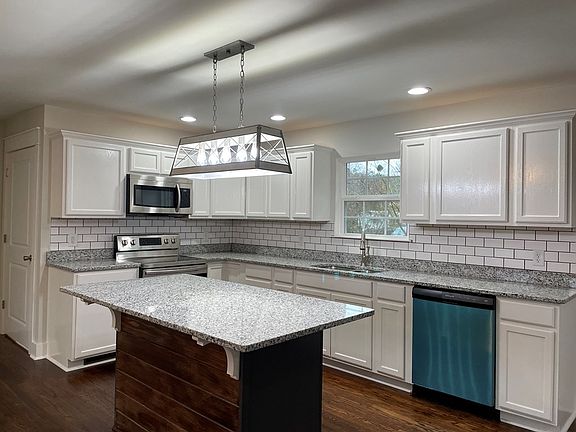 4th image of 2052 Broomfield Rd SE