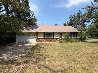 916 E 8th St, Cherryvale, KS 67335