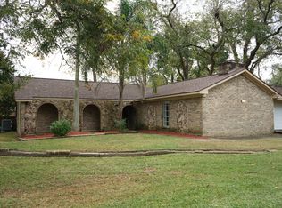 137 Old Angleton Rd, Lake Jackson, TX 77566