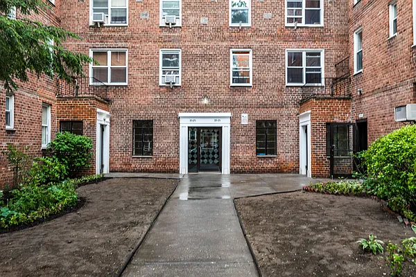 Sold by Keller Williams Realty Landmark | media 27