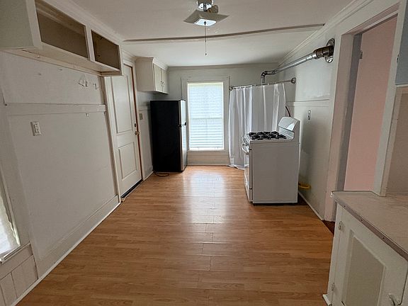 3rd image of 102 E Main St #3