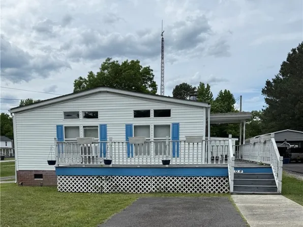 304 E Main St, Wakefield, VA 23888