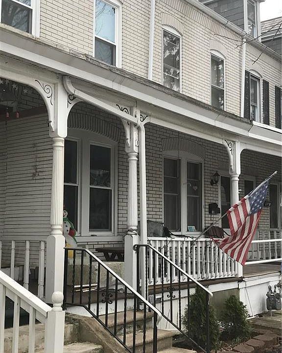 2nd image of 1534 W Gordon St