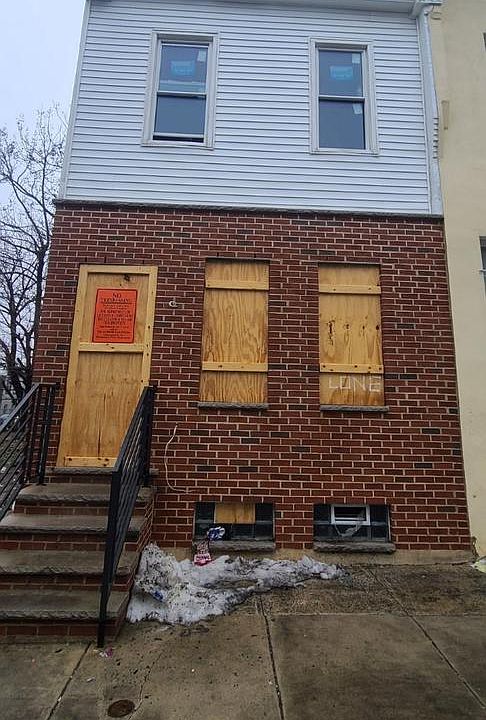 1st image of 662 E Lippincott St