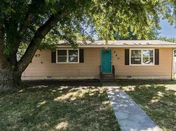 660 Cherry Ave, Marengo, IA 52301