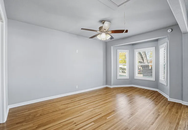 2933 S Hills Ave — Photo 14